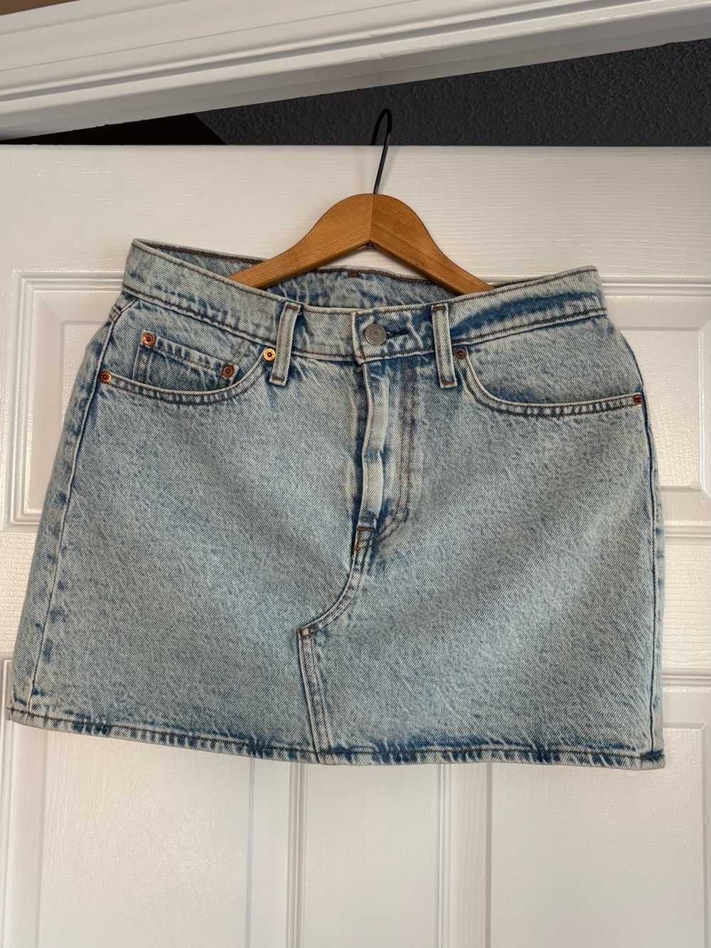 Levi’s Icon Denim Skirt